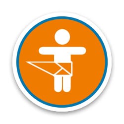 Ein orangefarbenes Symbol mit einer stilisierten Figur, die eine Windel trägt, für einen Babywickelraum.